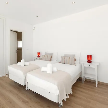 Poolside & Seaview Lourinhã