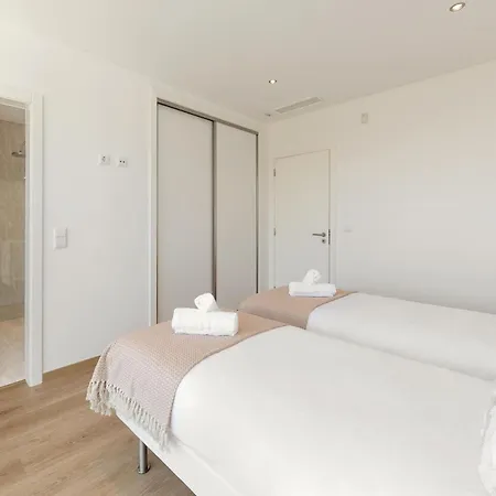 Poolside & Seaview * Lourinhã