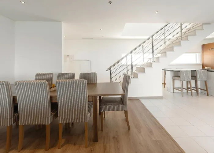 Poolside&seaview Lourinhã