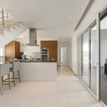 Villa Poolside & Seaview