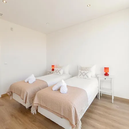 Villa Poolside & Seaview Lourinhã