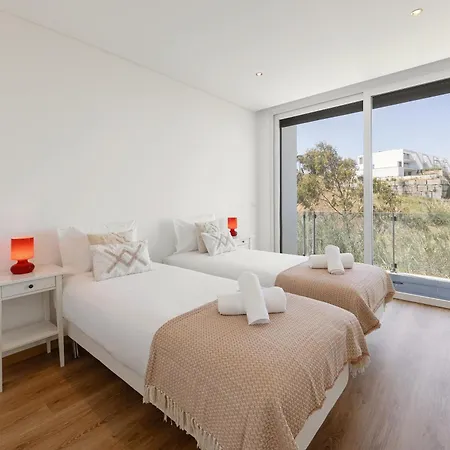 Poolside & Seaview Lourinhã